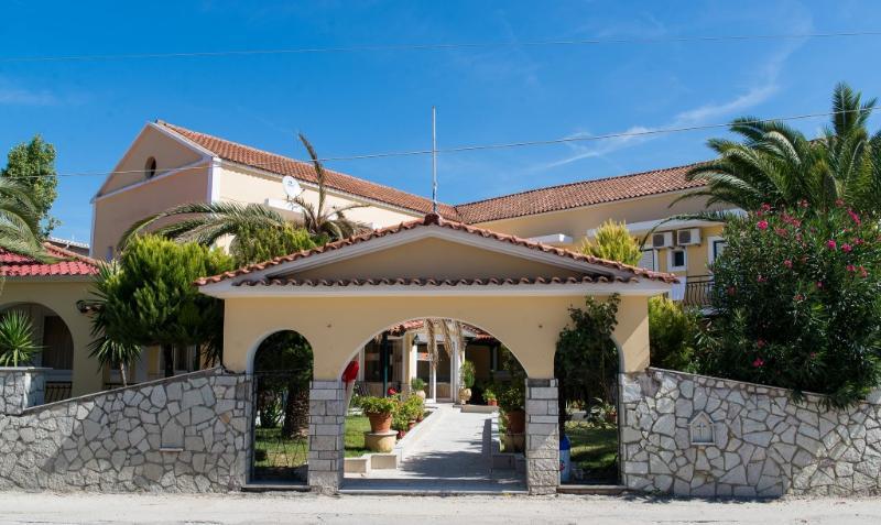 Perkes Hotel Complex (Adults Only) Laganas Bagian luar foto